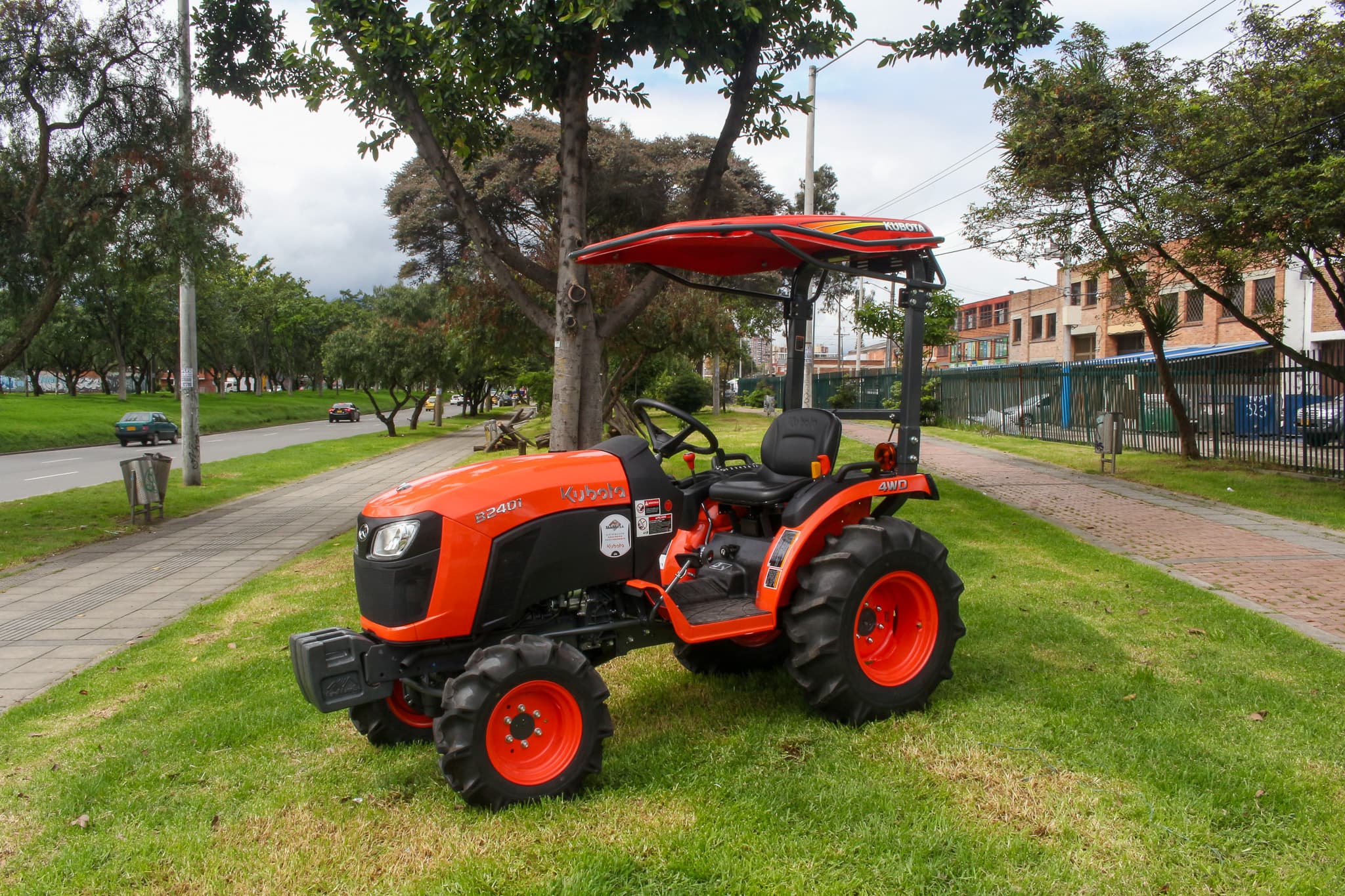 TRACTOR KUBOTA B2401