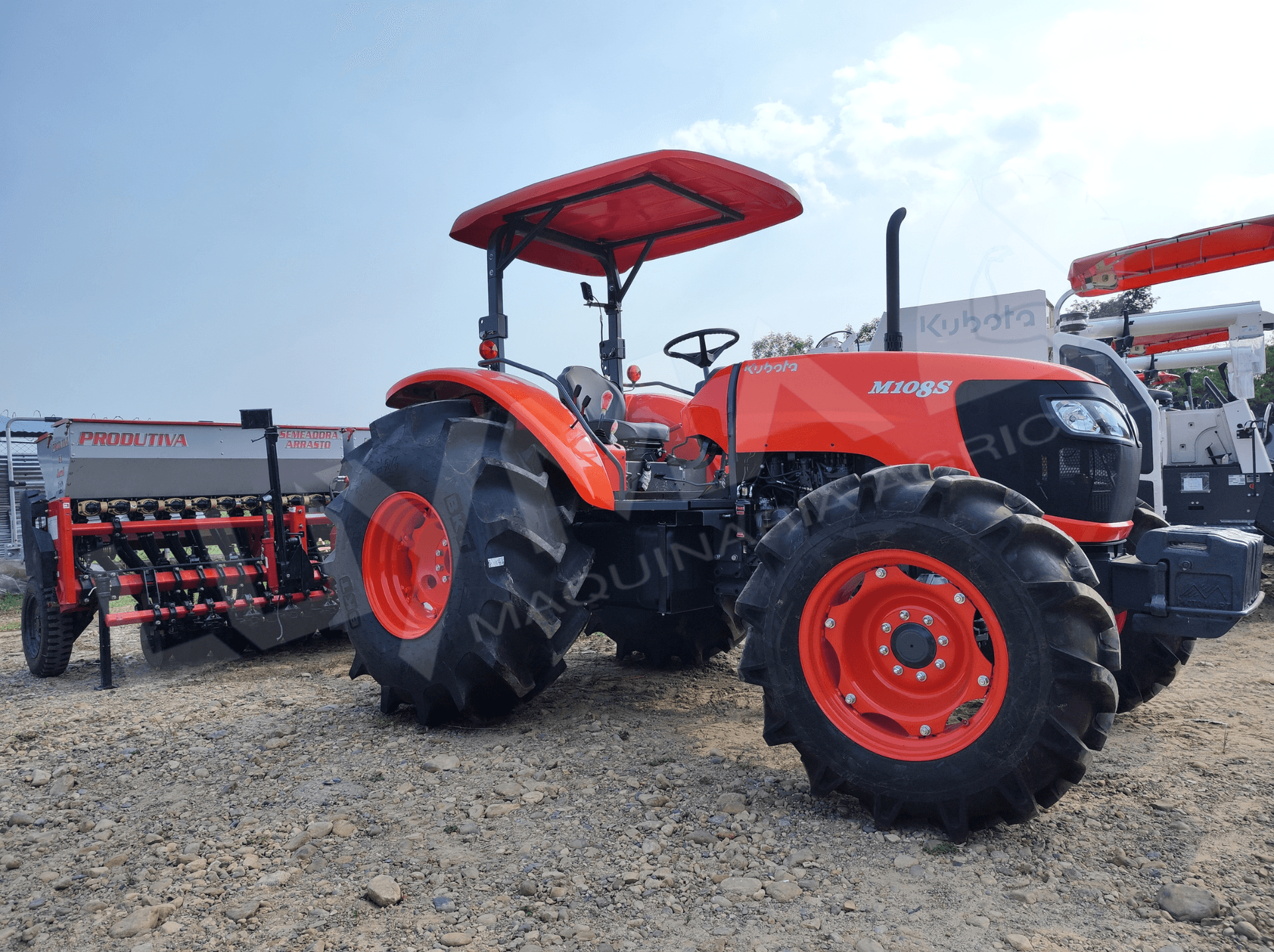 TRACTOR KUBOTA M108