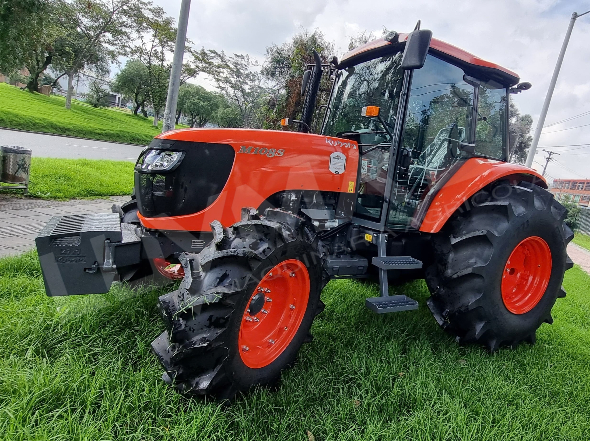 TRACTOR KUBOTA M108 DTQ CABINADO